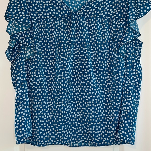 ⚡️ 3 for $20 ⚡️ SHEIN Flutter Sleeve Floral Top - Picture 4 of 9